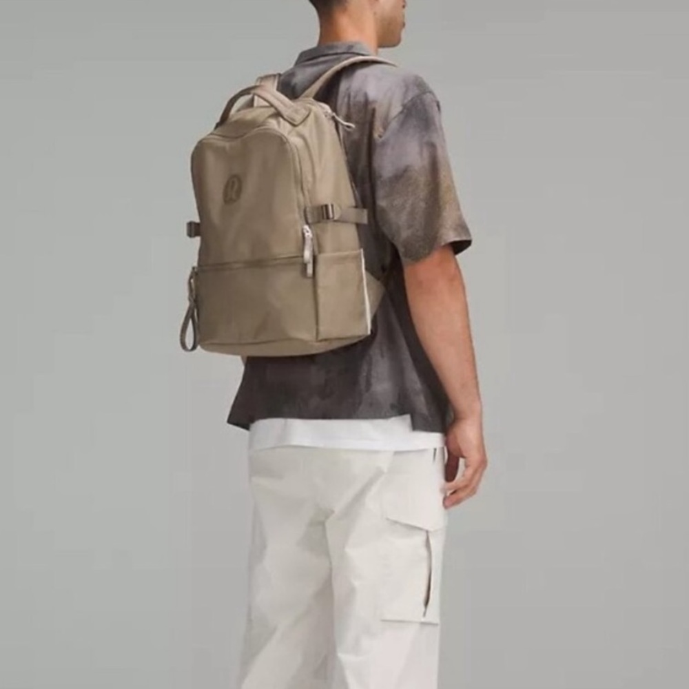 Lululemon athletica New Crew Backpack 22L unisex school workout sand brown - Picture 3 of 6